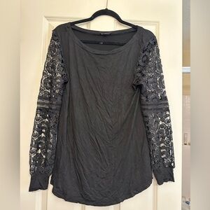 EUC Amaryllis crochet sleeve top
